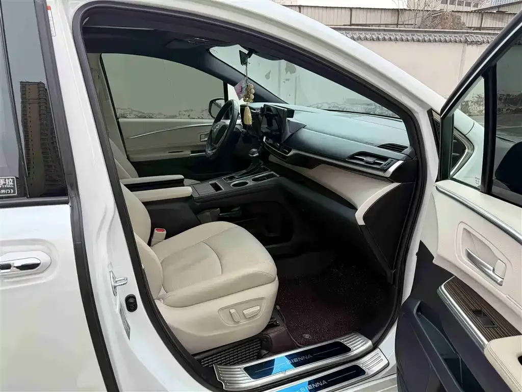 Toyota Granvia — фото 7