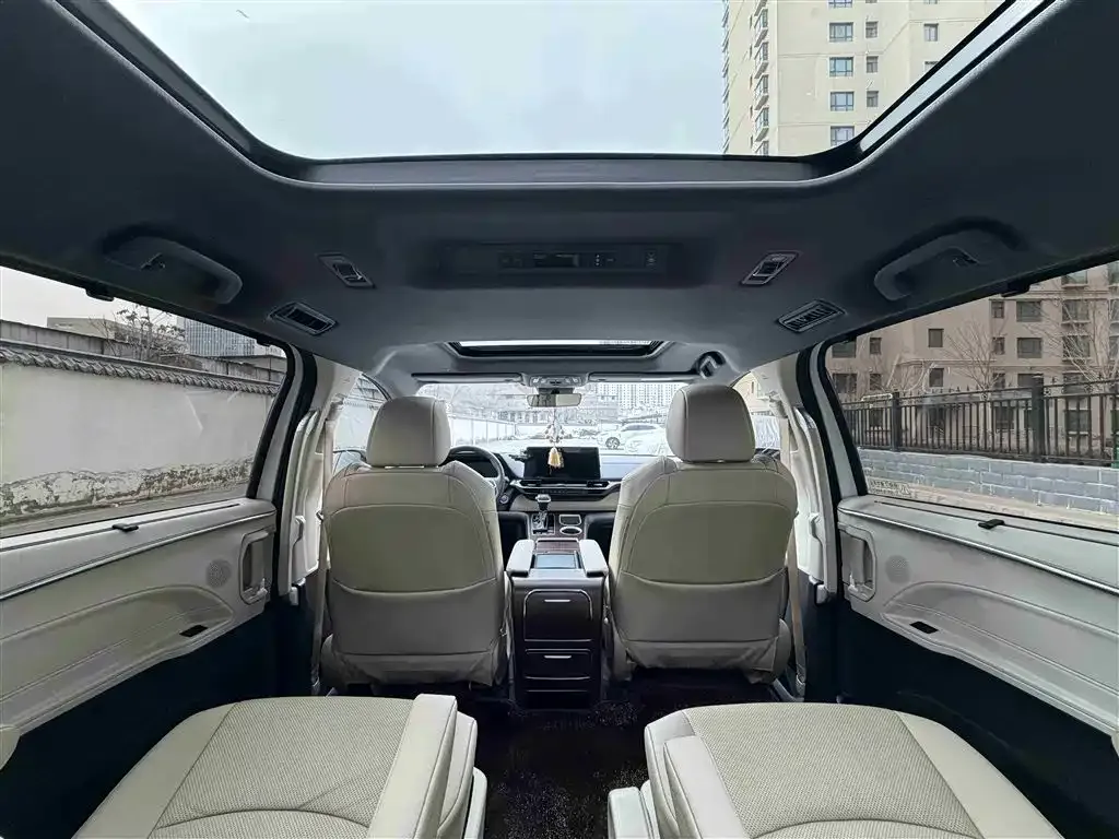 Toyota Granvia — фото 6