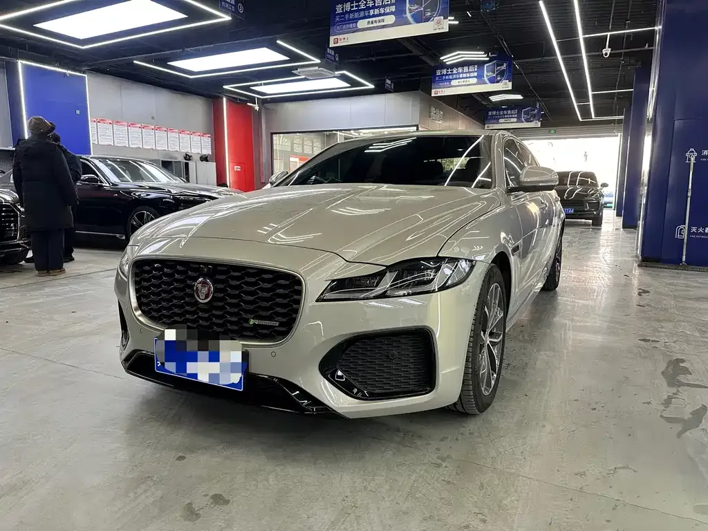 Jaguar XFL — фото 1