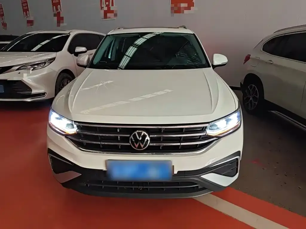 Volkswagen Tiguan L — фото 2
