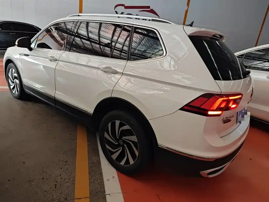 Volkswagen Tiguan L — фото 4