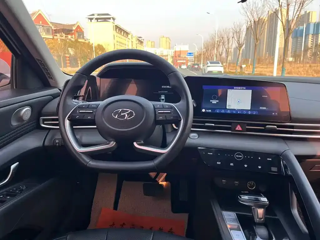 Hyundai Elantra — фото 2