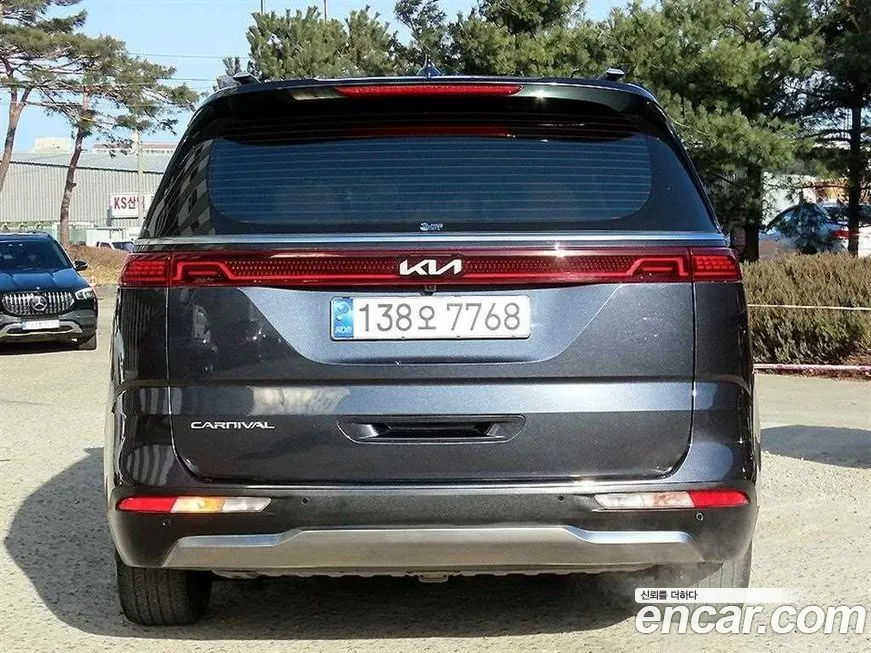 Kia Carnival — фото 10