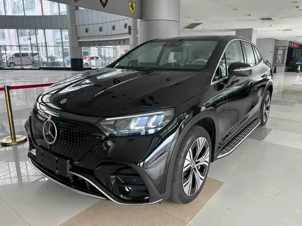 Mercedes-Benz EQE SUV — фото 1