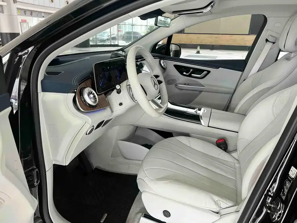 Mercedes-Benz EQE SUV — фото 4