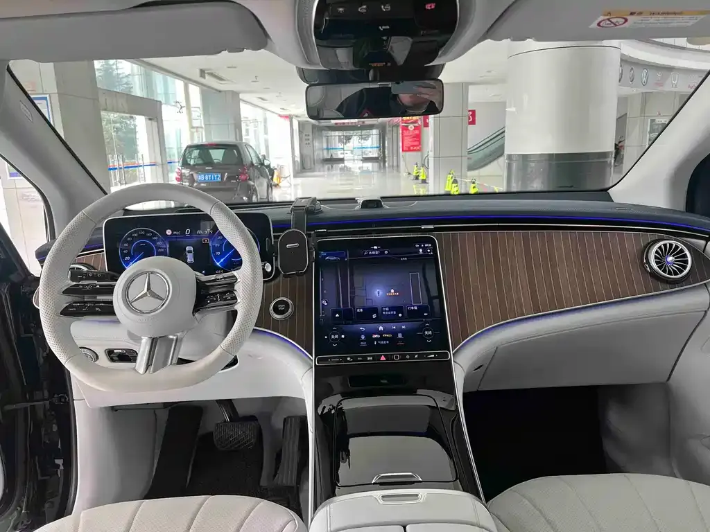 Mercedes-Benz EQE SUV — фото 10