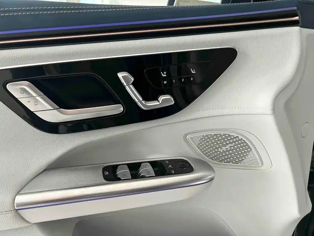 Mercedes-Benz EQE SUV — фото 9