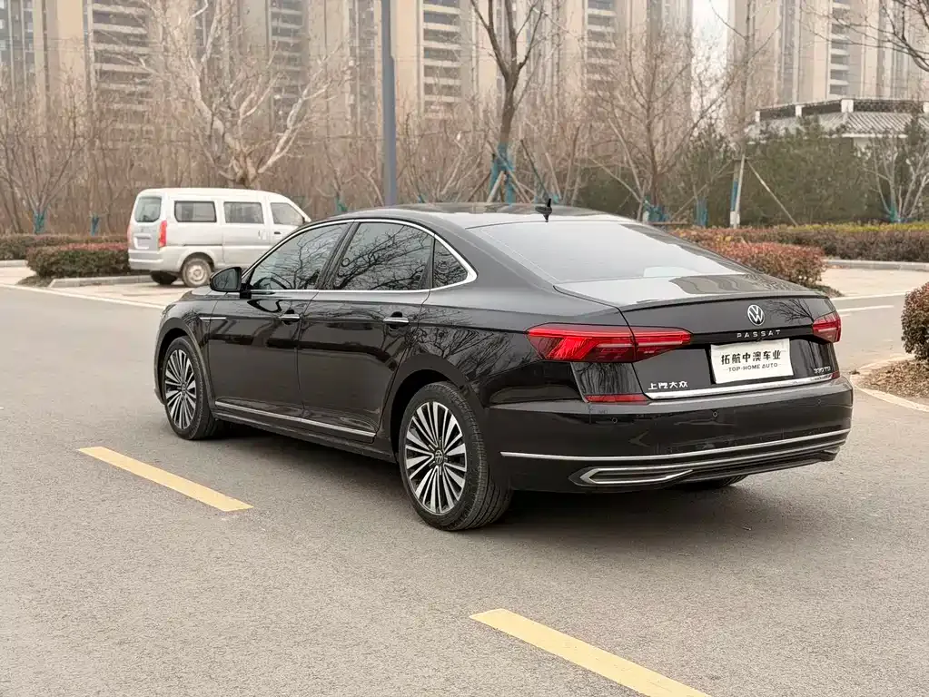 Volkswagen Passat — фото 8