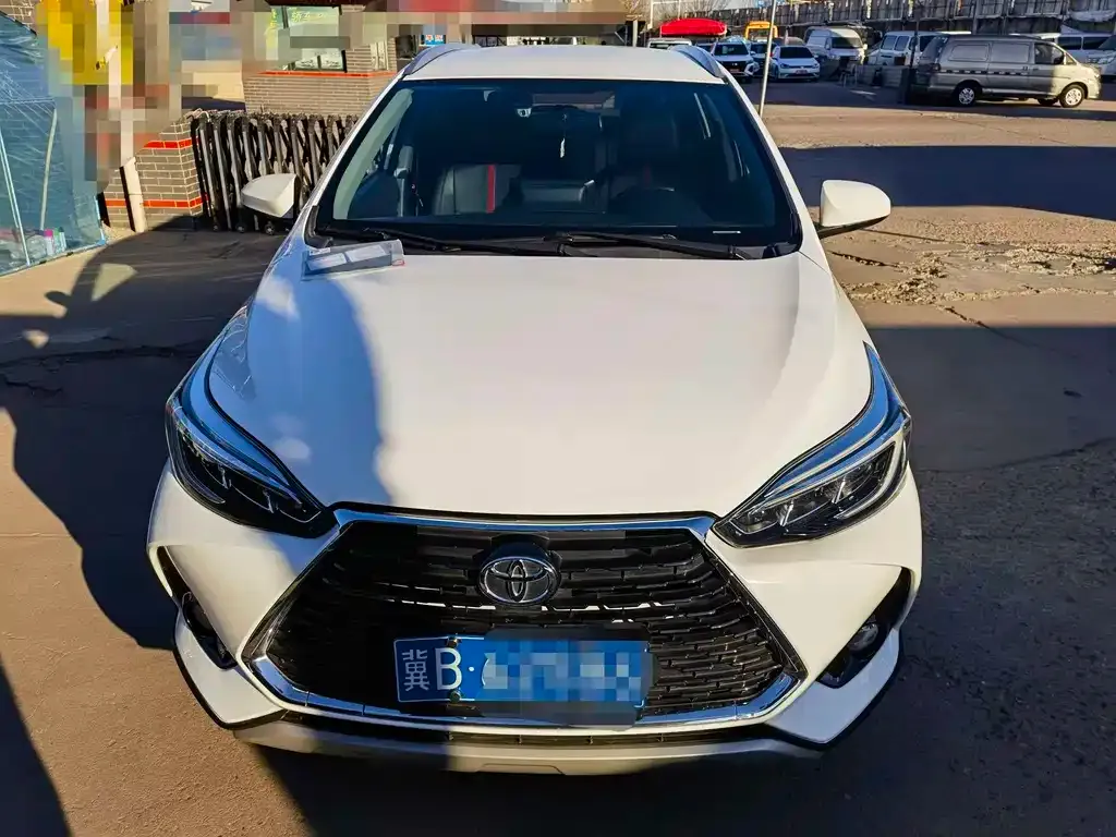 Toyota Yaris L — фото 3