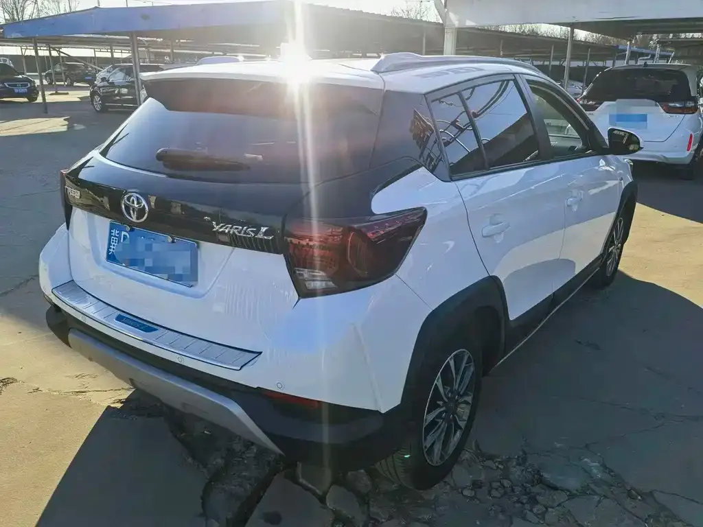 Toyota Yaris L — фото 4