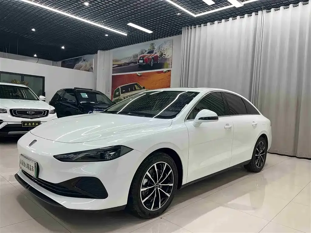 Roewe D7 — фото 1