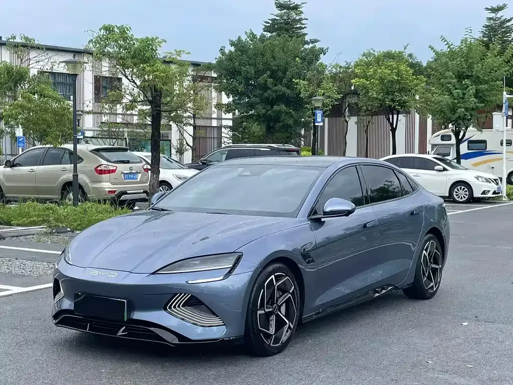 BYD Seal — фото 1