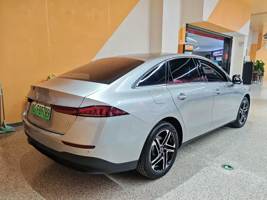 Roewe D7 — фото 4