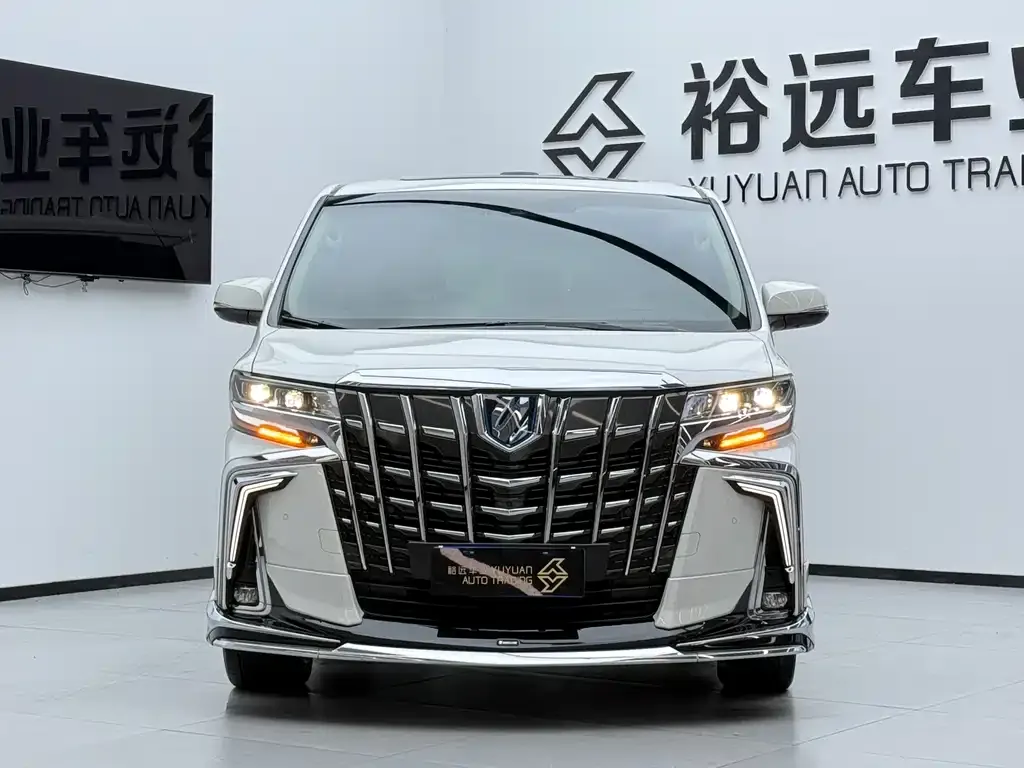 Toyota Alphard — фото 5