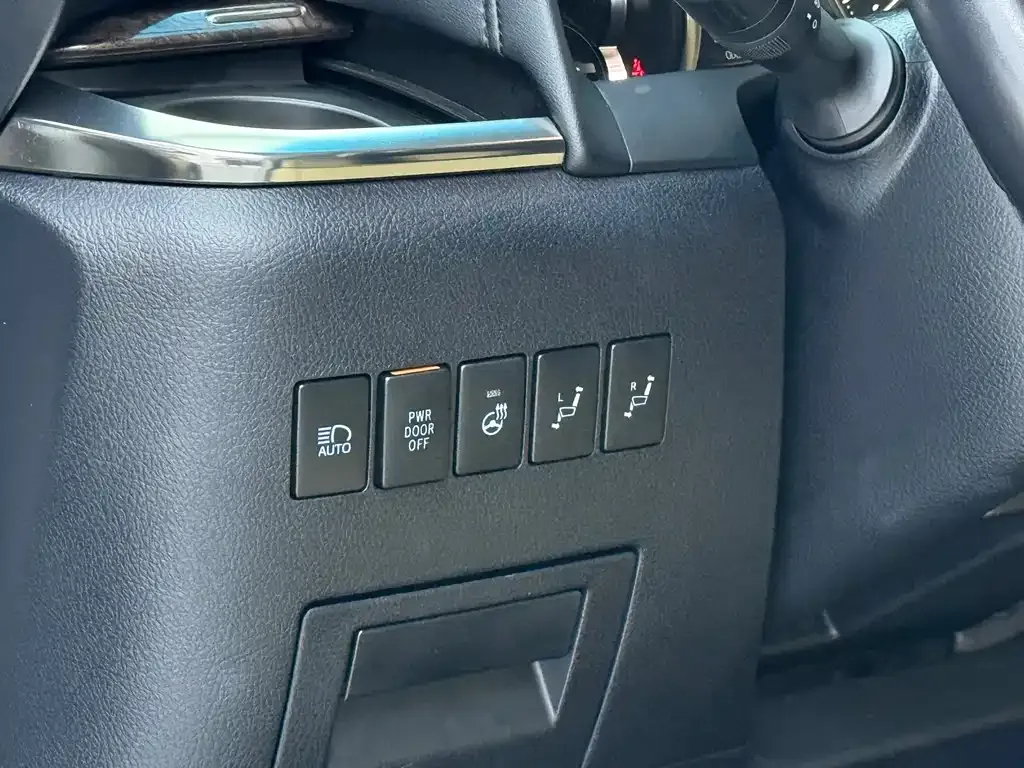 Toyota Alphard — фото 7
