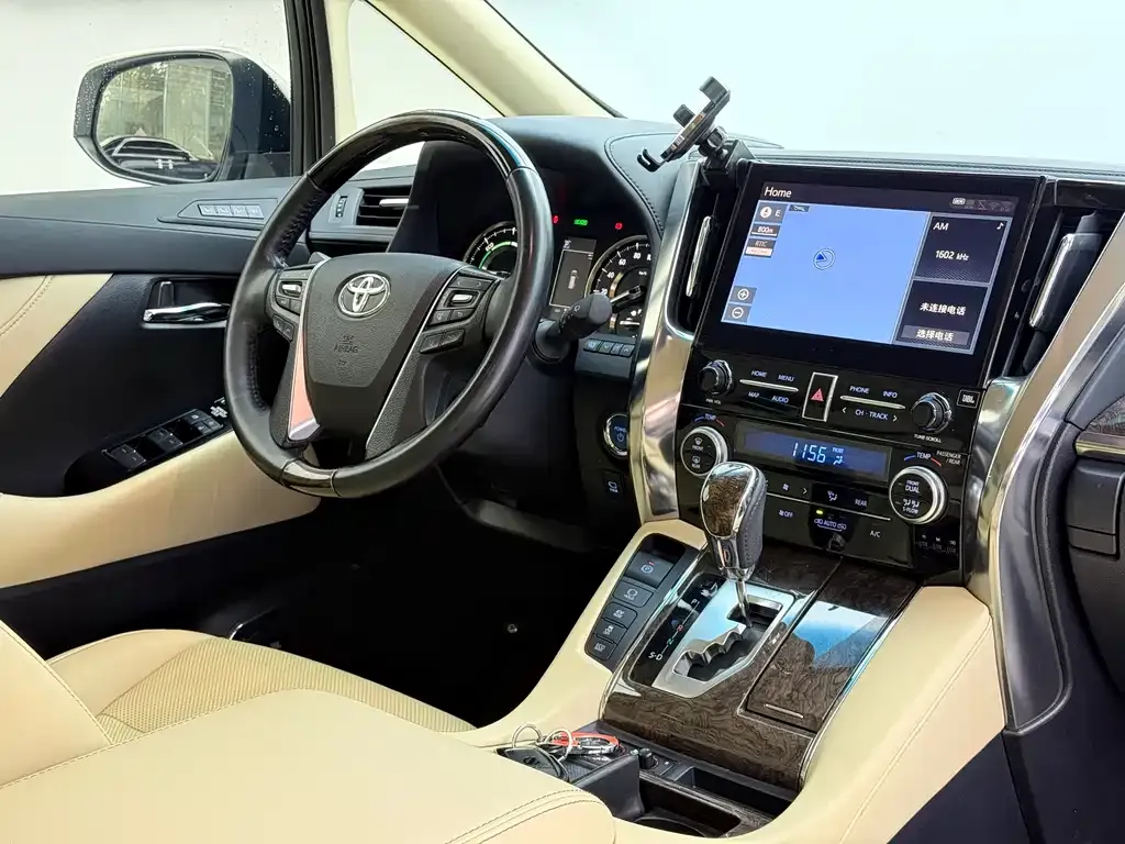 Toyota Alphard — фото 8