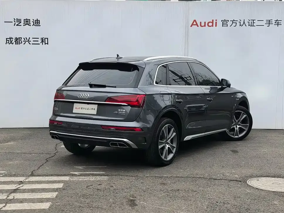 Audi Q5L — фото 10