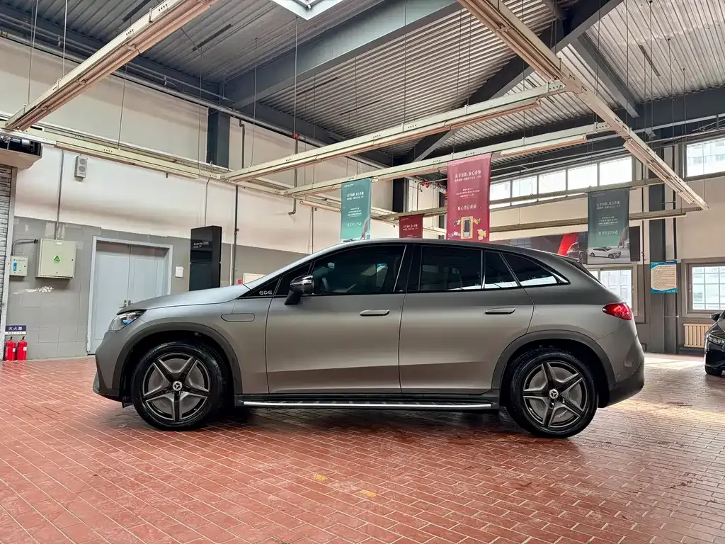 Mercedes-Benz EQE SUV — фото 5