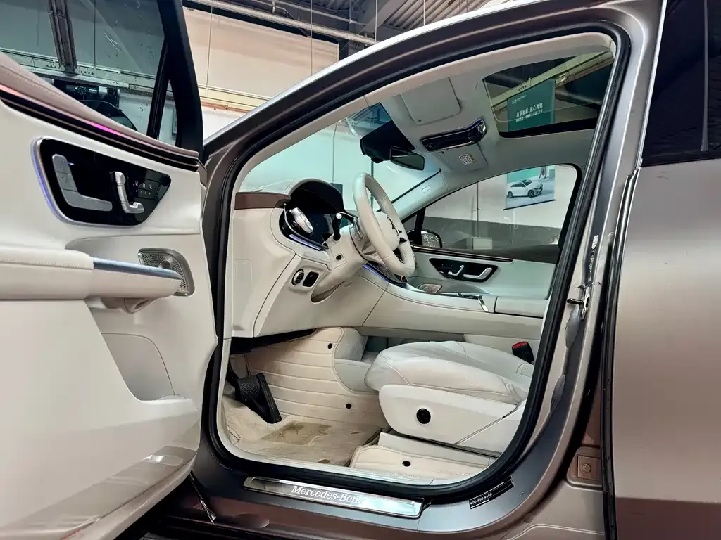 Mercedes-Benz EQE SUV — фото 10