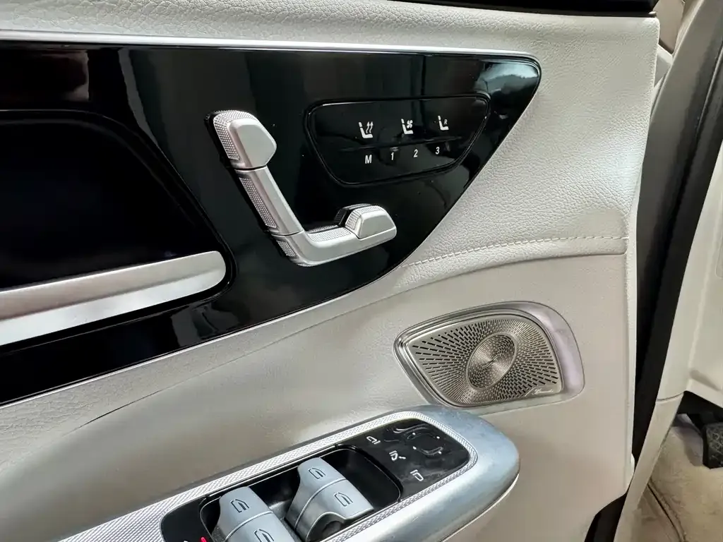 Mercedes-Benz EQE SUV — фото 9