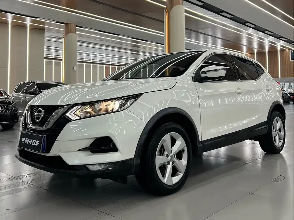 Nissan Qashqai — фото 1