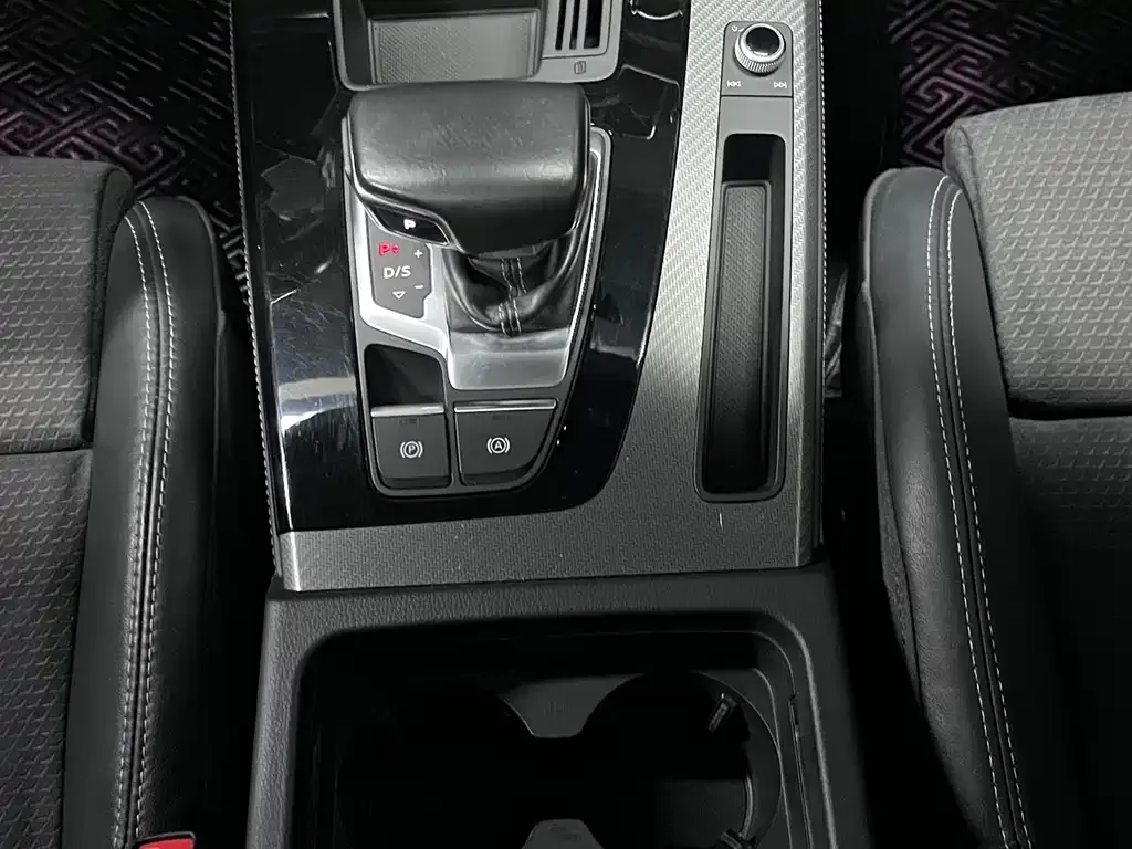 Audi Q5L Sportback — фото 2