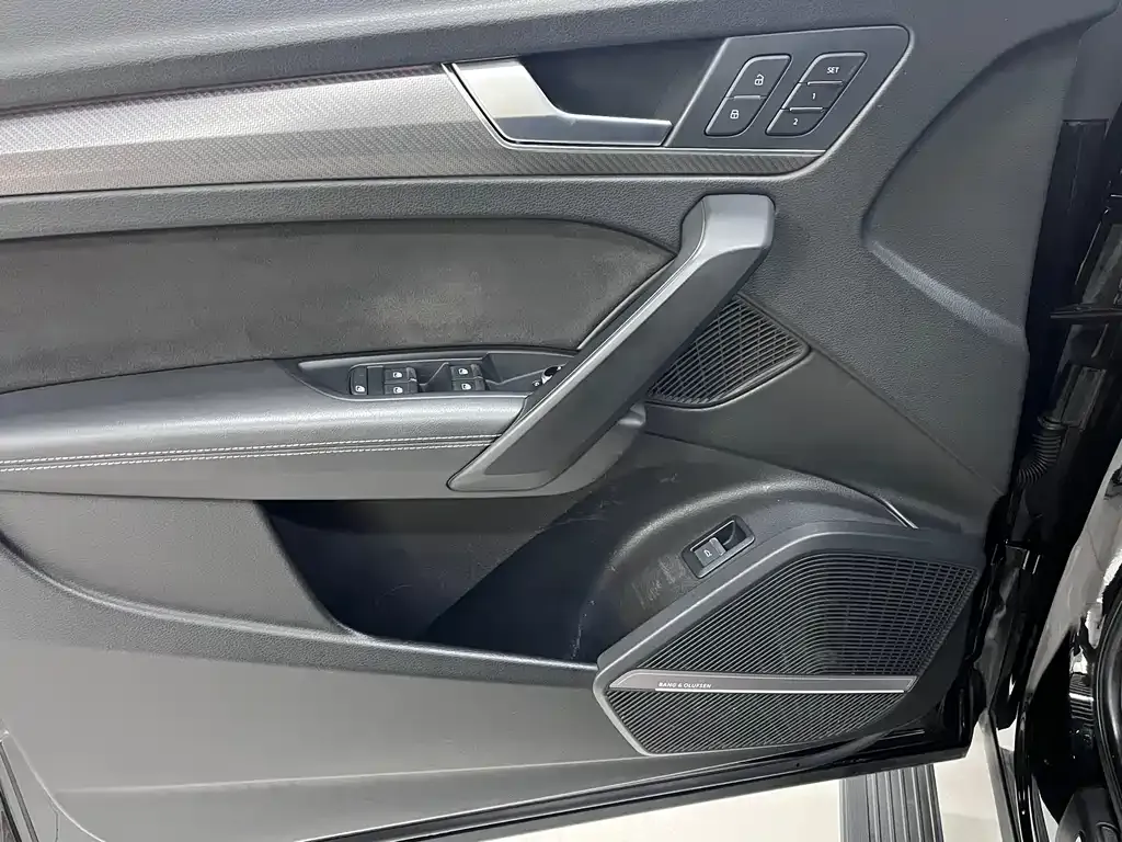 Audi Q5L Sportback — фото 5