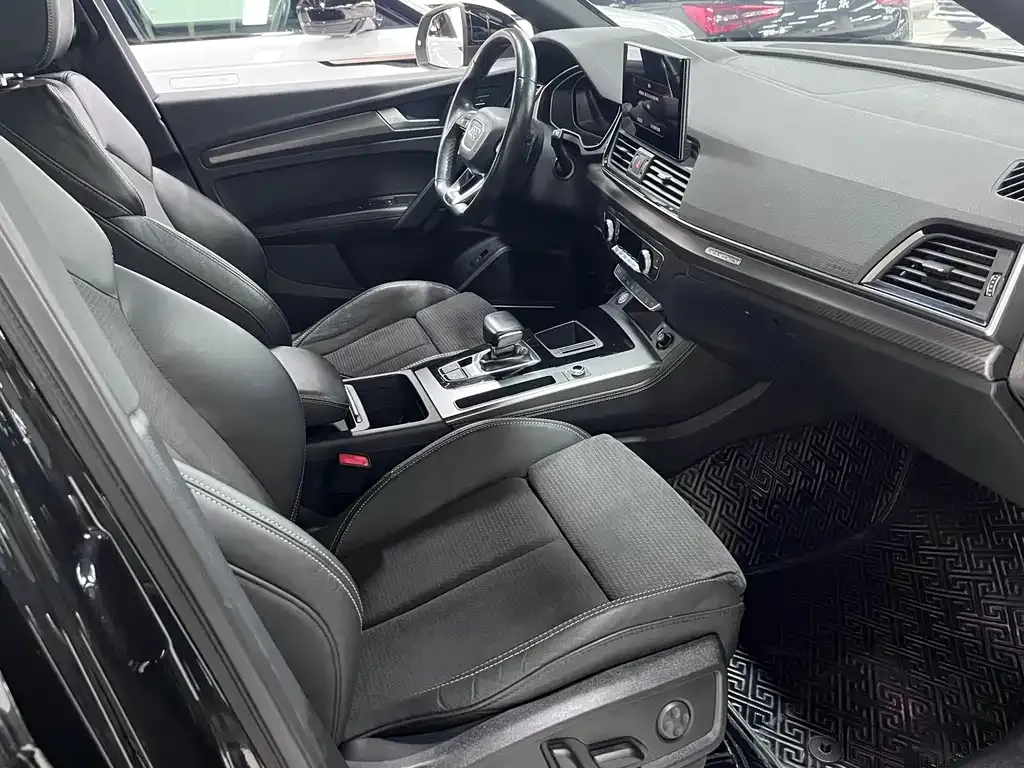 Audi Q5L Sportback — фото 6