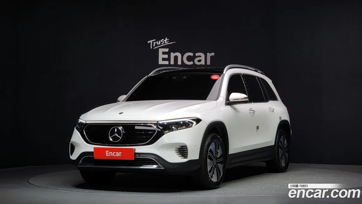 Mercedes-Benz EQB — фото 1