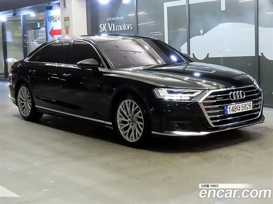Audi A8 — фото 1