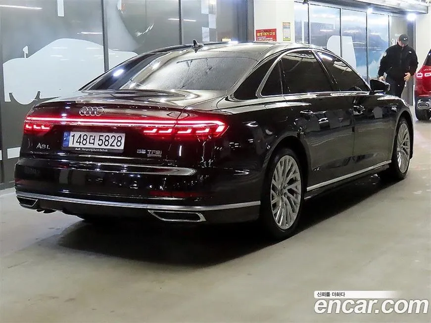Audi A8 — фото 2