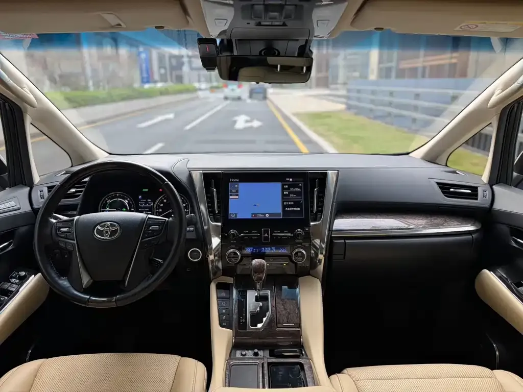 Toyota Alphard — фото 8