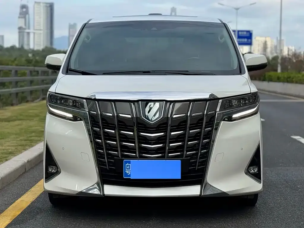 Toyota Alphard — фото 7