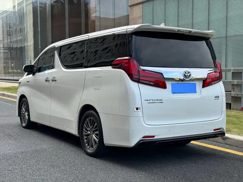 Toyota Alphard — фото 5