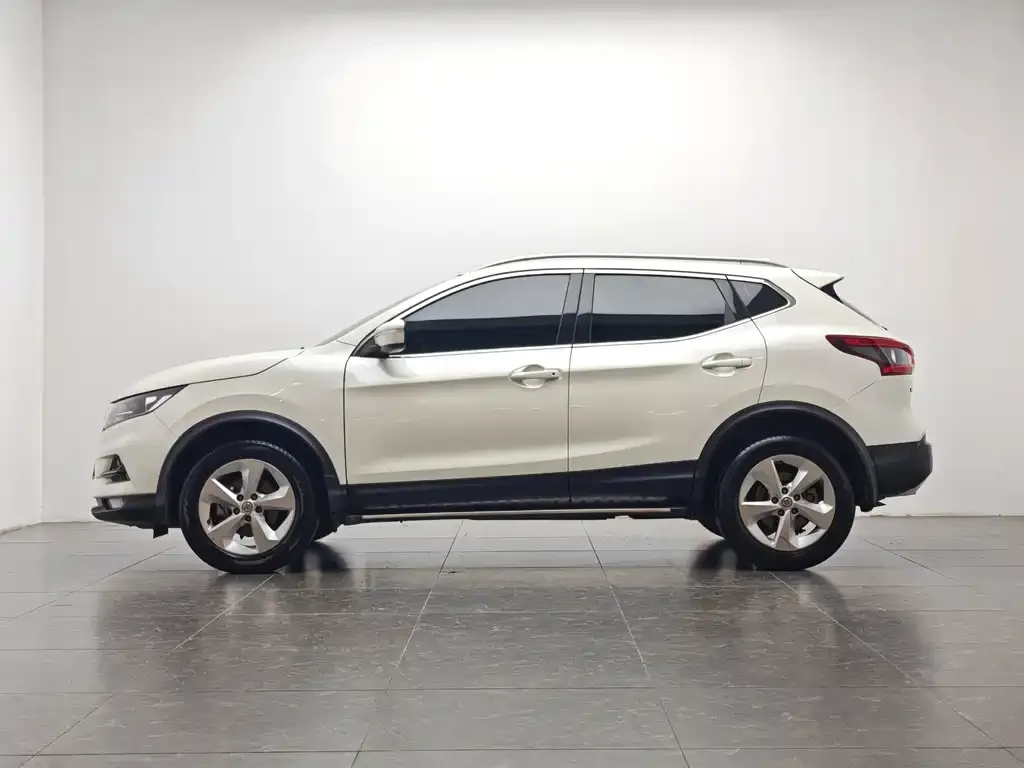 Nissan Qashqai — фото 7