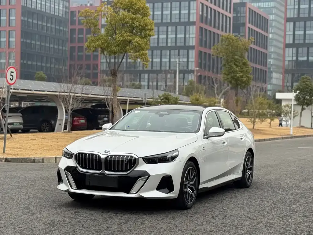 BMW i5 — фото 1