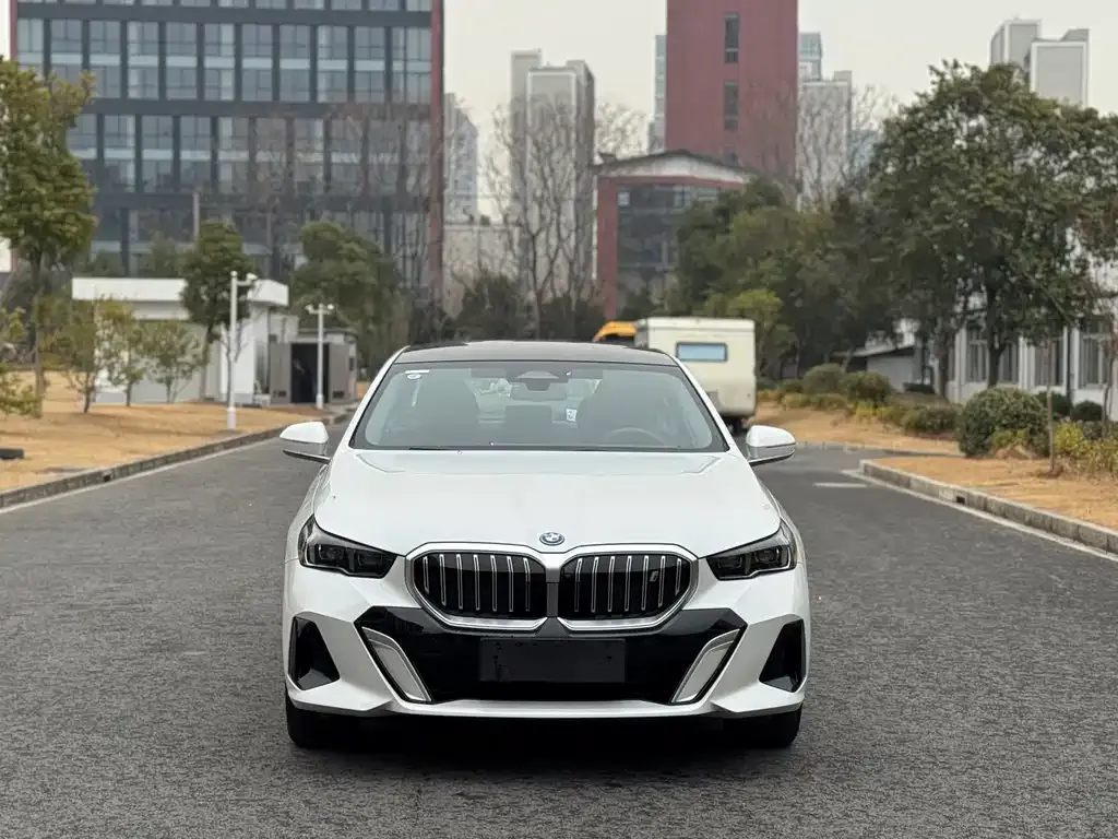 BMW i5 — фото 8