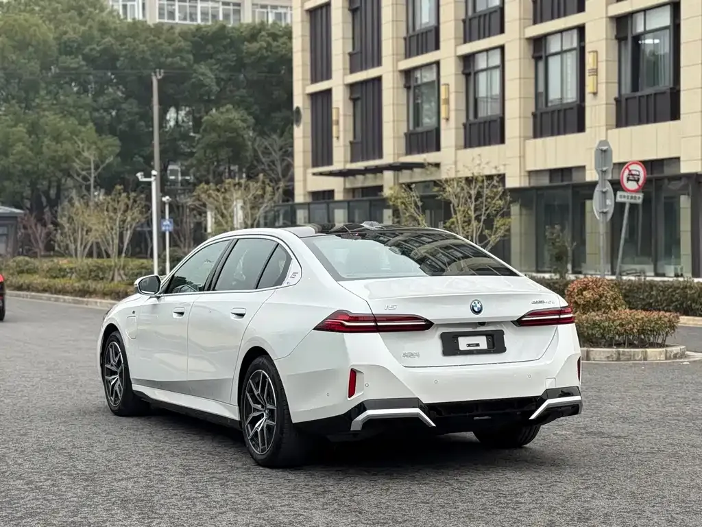 BMW i5 — фото 10