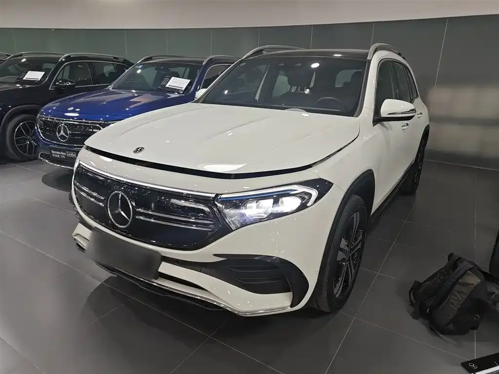 Mercedes-Benz EQB — фото 1