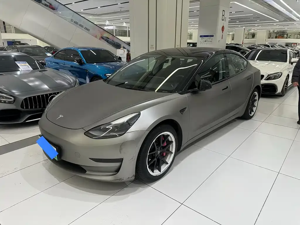 Tesla Model 3 — фото 1
