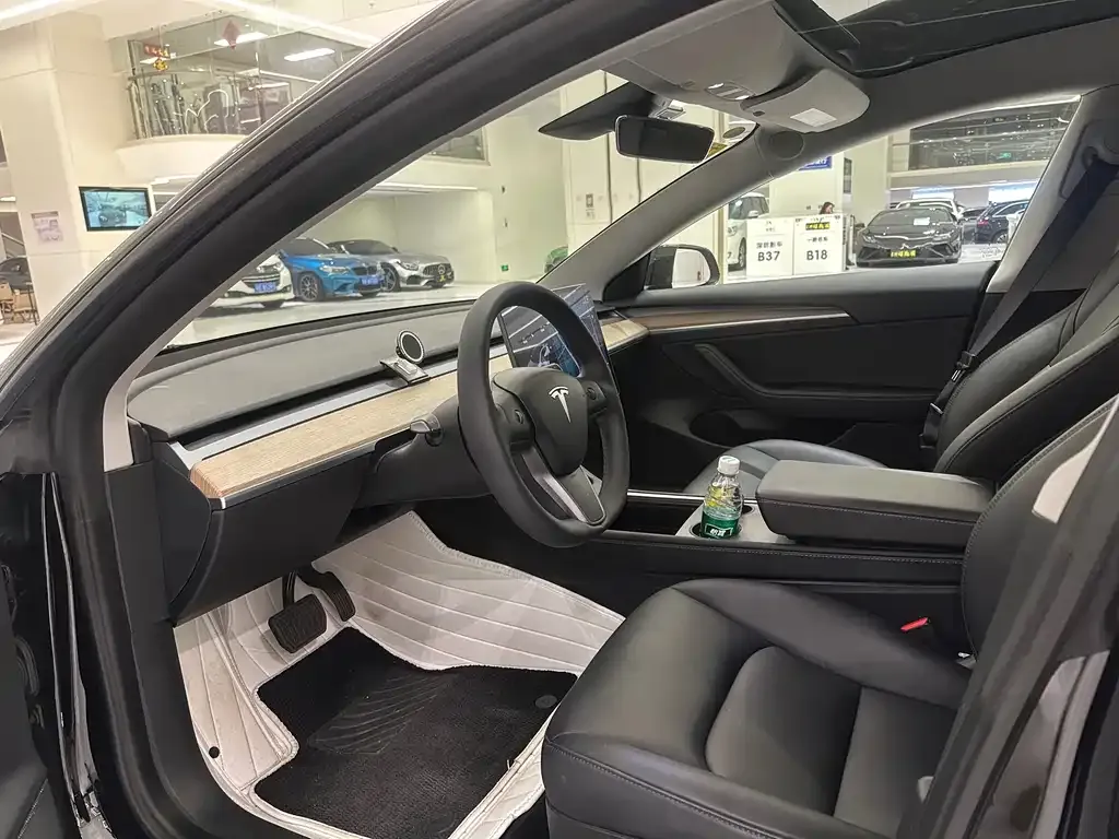 Tesla Model 3 — фото 2