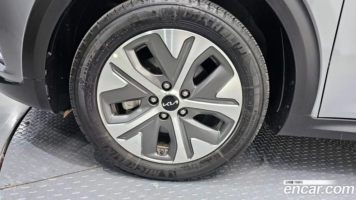 Kia Niro — фото 9