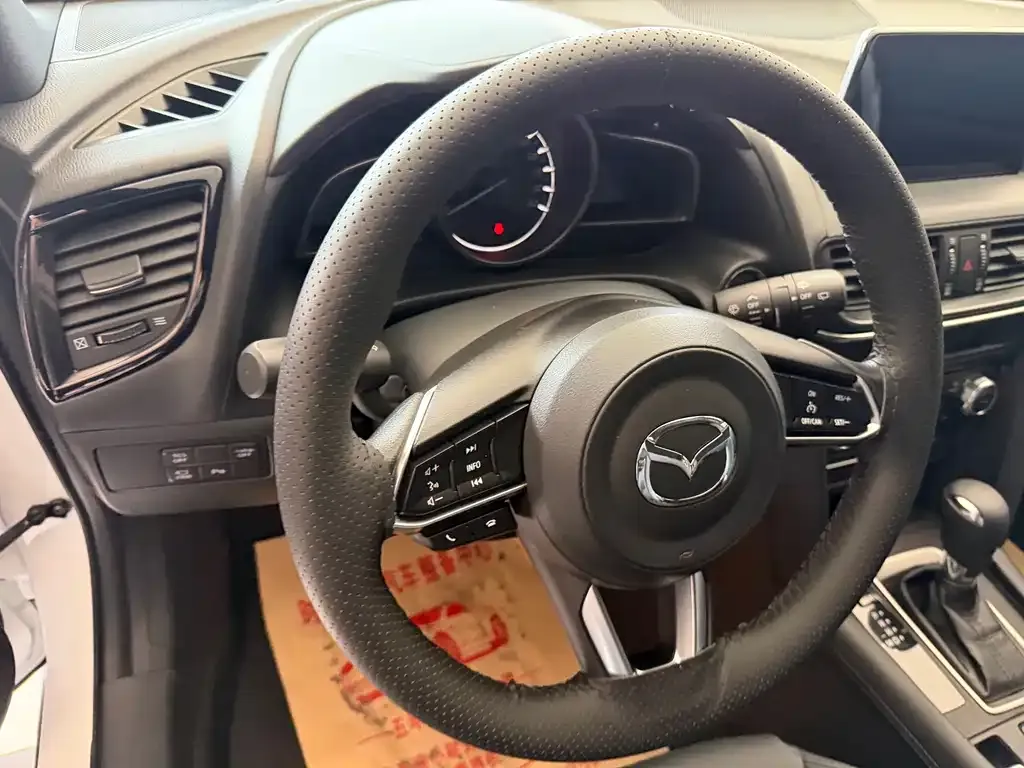 Mazda CX-4 — фото 8