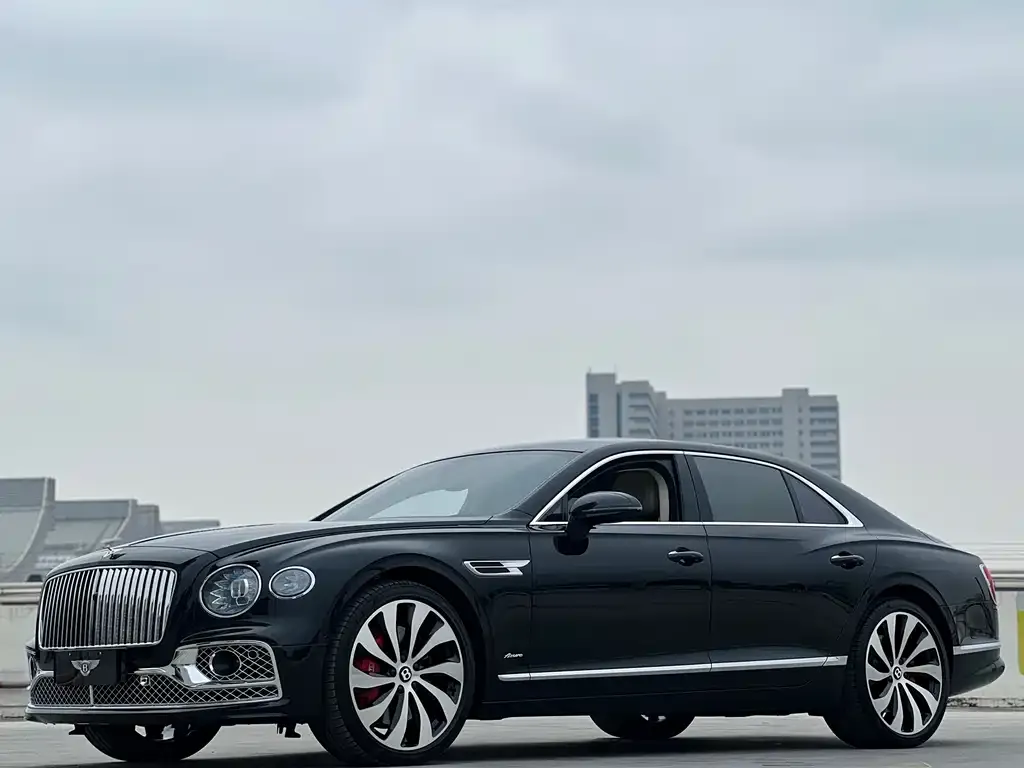 Bentley Flying Spur — фото 1