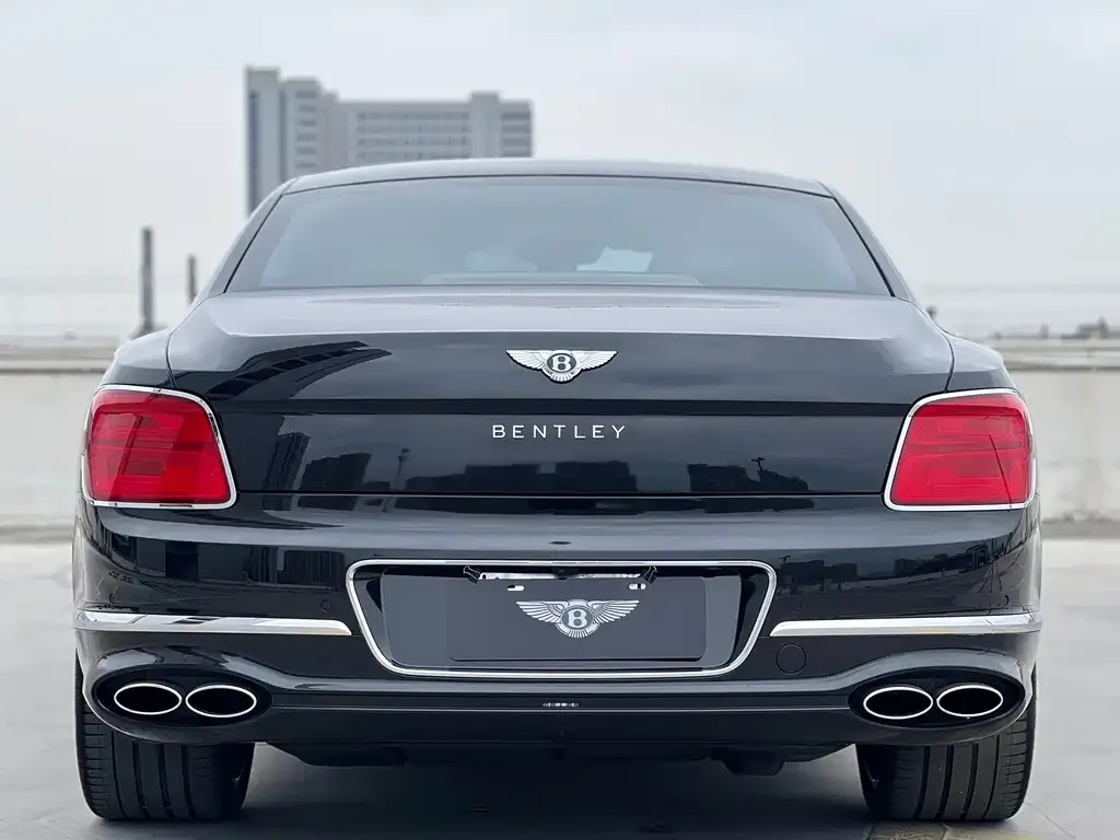 Bentley Flying Spur — фото 3