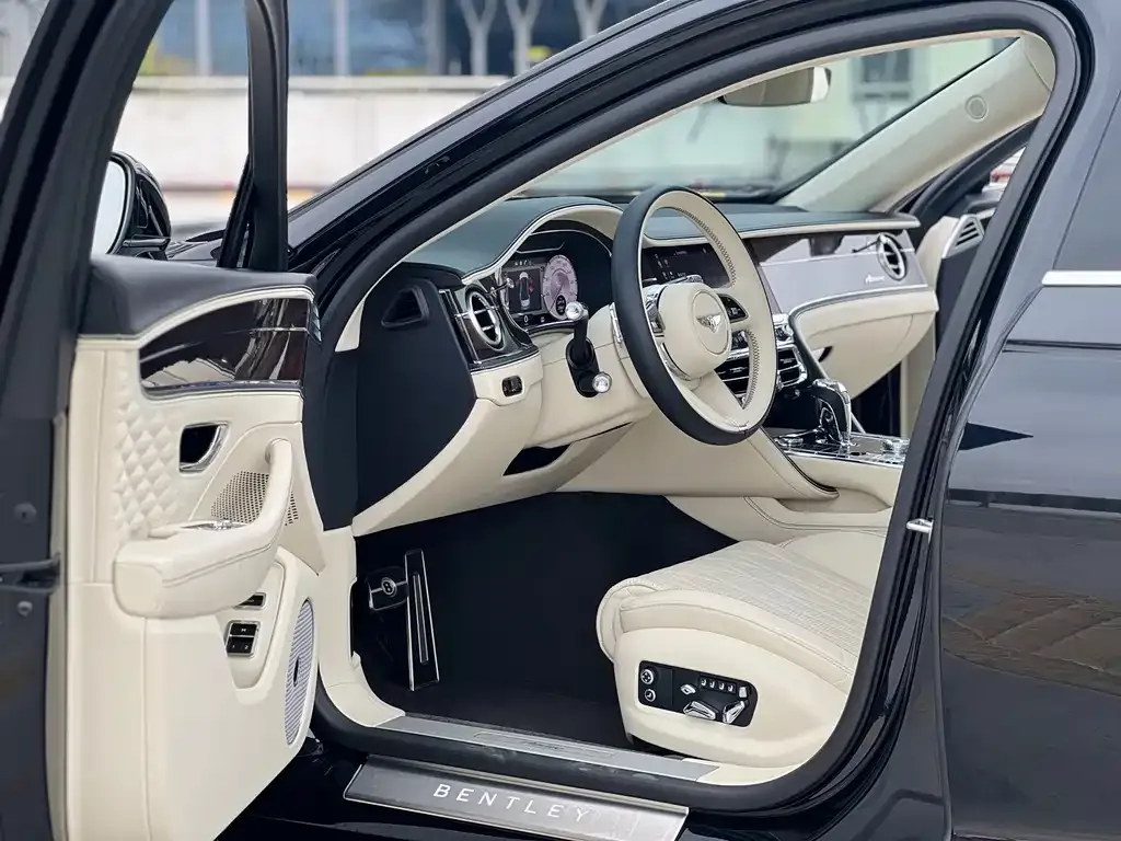 Bentley Flying Spur — фото 2