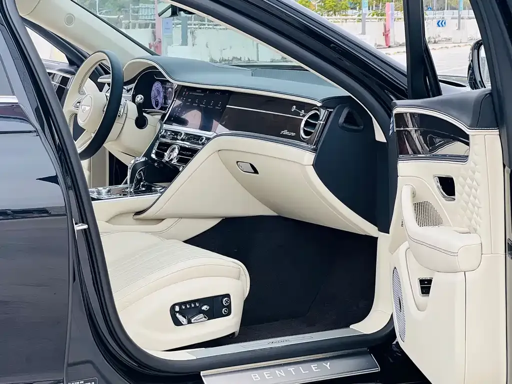 Bentley Flying Spur — фото 10