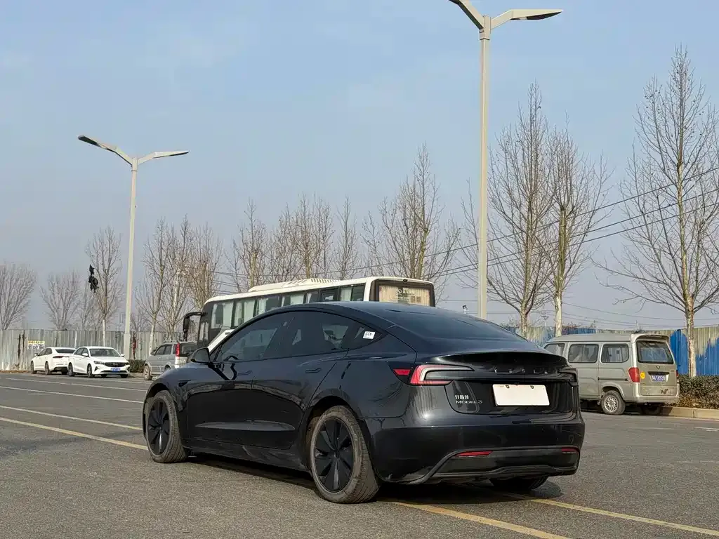 Tesla Model 3 — фото 5