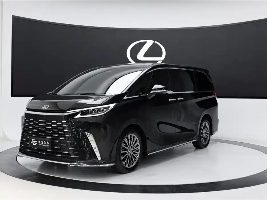 Lexus LM — фото 1