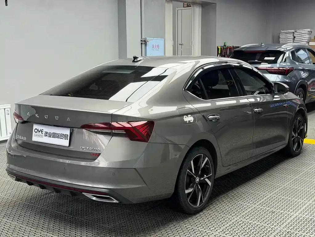 Skoda Octavia — фото 5
